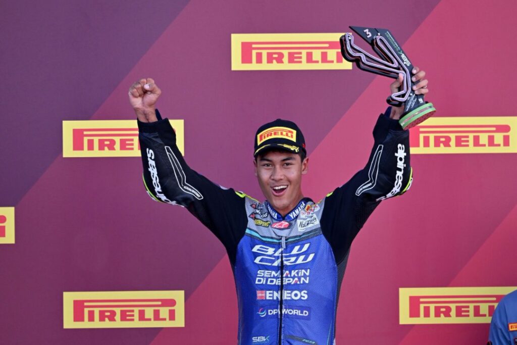 Aldi Satya Mahendra Kibarkan Merah Putih di Misano, Raih Podium Ketiga WorldSSP 2026 Aldi Satya Mahendra Kibarkan Merah Putih di Misano, Raih Podium Ketiga WorldSSP 2026