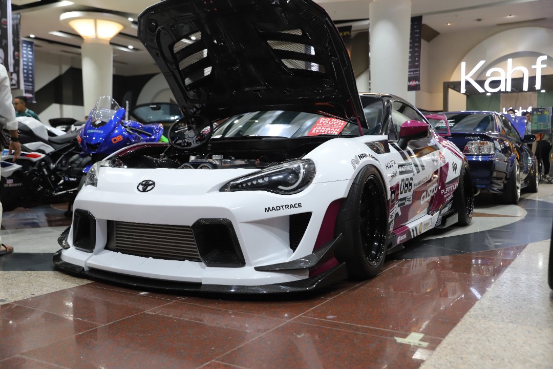International Auto Modified Surabaya 2026 Ramaikan Tunjungan Plaza, Honda Civic FD dan Toyota FT86 Raih Gelar KingKategori: Event CoverageSlug: iam-surabaya-2026-honda-civic-fd-toyota-ft86-raih-gelar-kingExcerpt: IAM Surabaya 2026 sukses digelar di Tunjungan Plaza dengan Honda Civic FD meraih The King Wild dan Toyota FT86 Series meraih The King Mild.Meta Description: IAM Surabaya 2026 sukses digelar di Tunjungan Plaza, menghadirkan Honda Civic FD dan Toyota FT86 sebagai peraih gelar King.Focus Keyphrase: IAM Surabaya 2026Supporting Keywords: International Auto Modified Surabaya, The King Wild Honda Civic FD, The King Mild Toyota FT86, Tunjungan Plaza Surabaya, modifikasi Surabaya 2026Status: draftLabel Media: Editorial Coverage