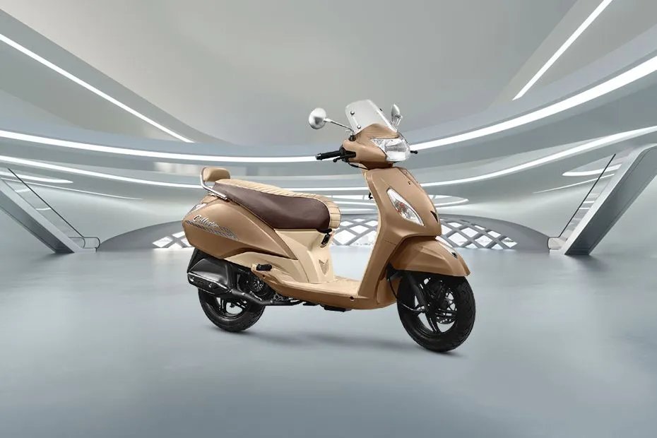 TVS Pajang iQube S di Jakarta Fair 2026, Motor Listrik dengan Jarak Tempuh Klaim 115 Km